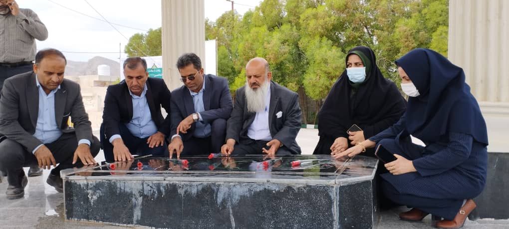 عطر افشانی قبور مطهر شهدا در اولین روز از هفته امور تربیتی