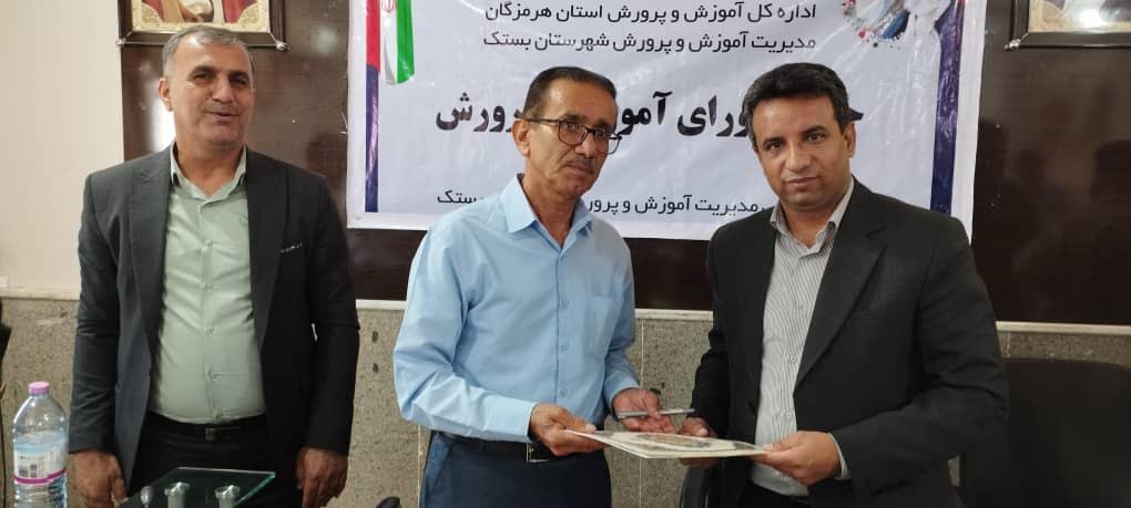 امضای توافق نامه احداث هنرستان فنی و حرفه ای ۱۲ کلاسه در بستک امضای توافق نامه احداث هنرستان فنی و حرفه ای ۱۲ کلاسه در بستک