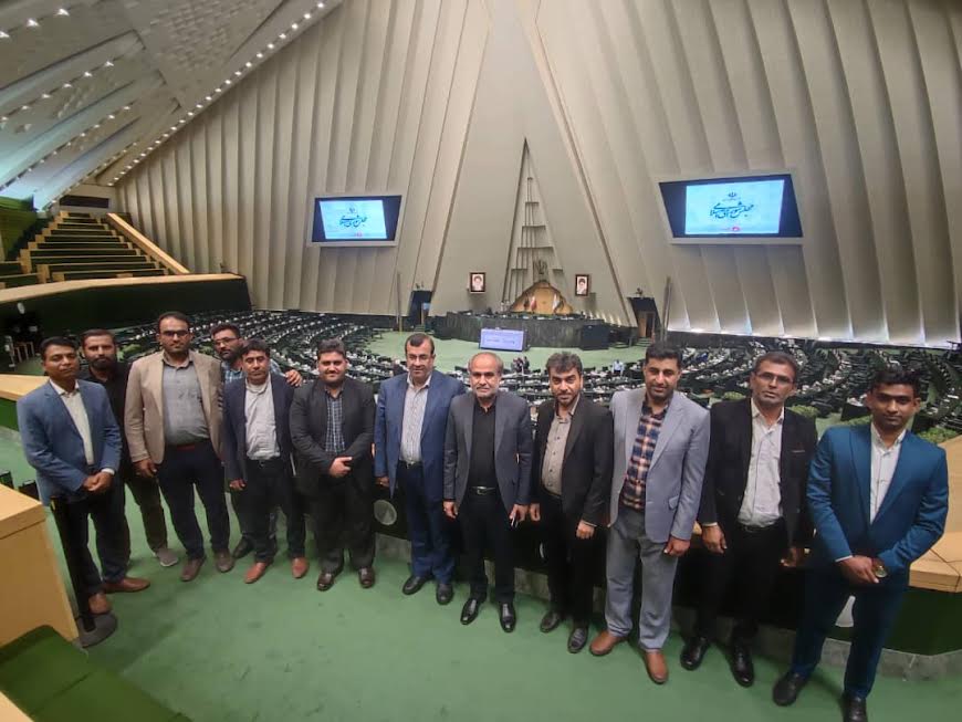 حضور خبرنگاران استان هرمزگان در مجلس شورای اسلامی حضور خبرنگاران استان هرمزگان در مجلس شورای اسلامی