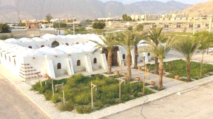 ساخت و ساز در حریم درجه یک کاروانسرای بستک همچنان ادامه دارد